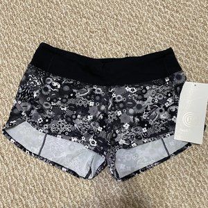 Lululemon Speed Short SW 2017 SeaWheeze - Counter Culture White Black Size 4 NWT